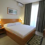 Ari 2 Hotell