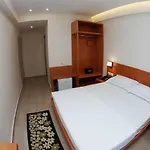 Ari 2 Hotell Sarandë