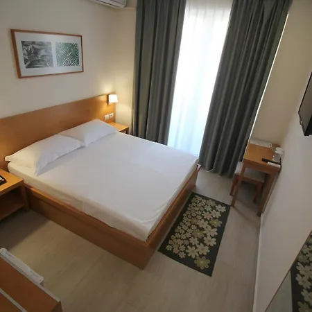 Ξενοδοχείο Ari 2 Σαράντα