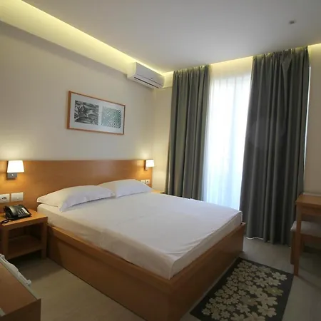 Hotel Ari 2 3*