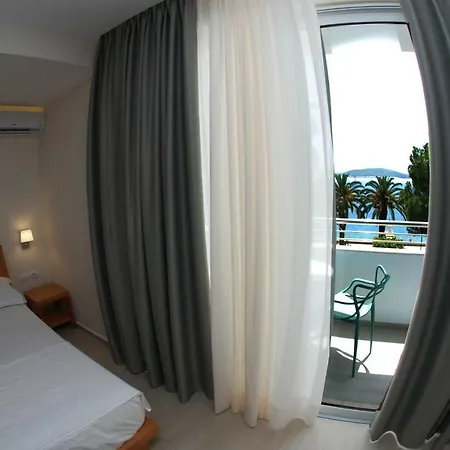 Hotel Ari 2 3*