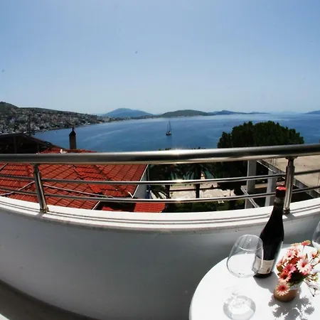 Hotel Ari 2 3*