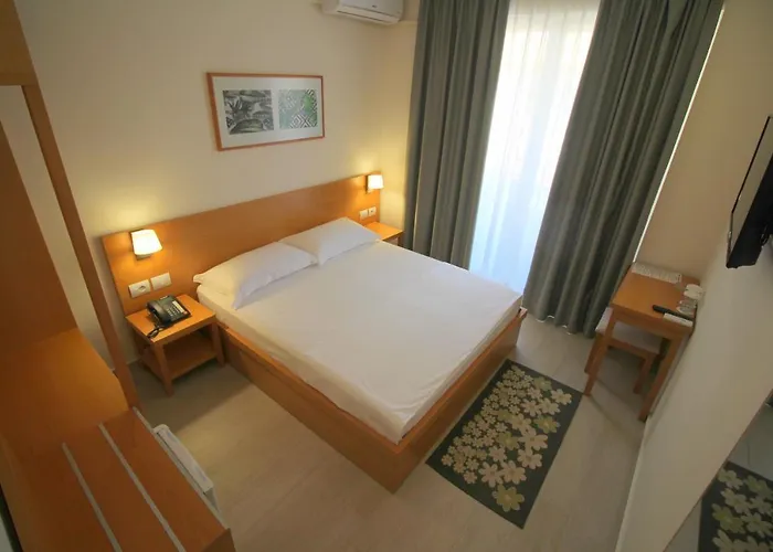 Ari 2 Hotel Sarandë