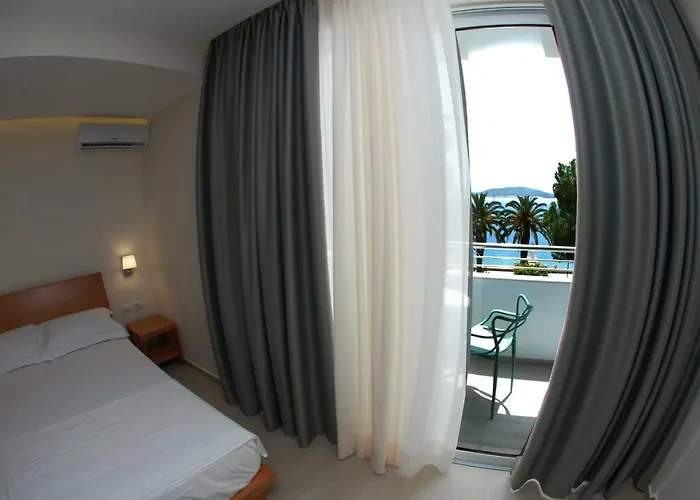 Hotel Ari 2 3*